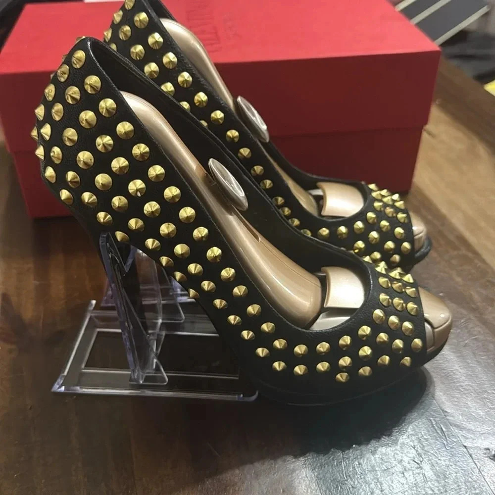 Rock Republic Black Stilettos Gold Studded Peep Toe Platform Shoes Women's 37 - Picture 2 of 7